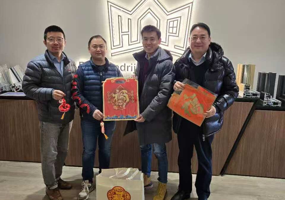 荷兰山东商会走访会员企业送上蛇年美好祝福